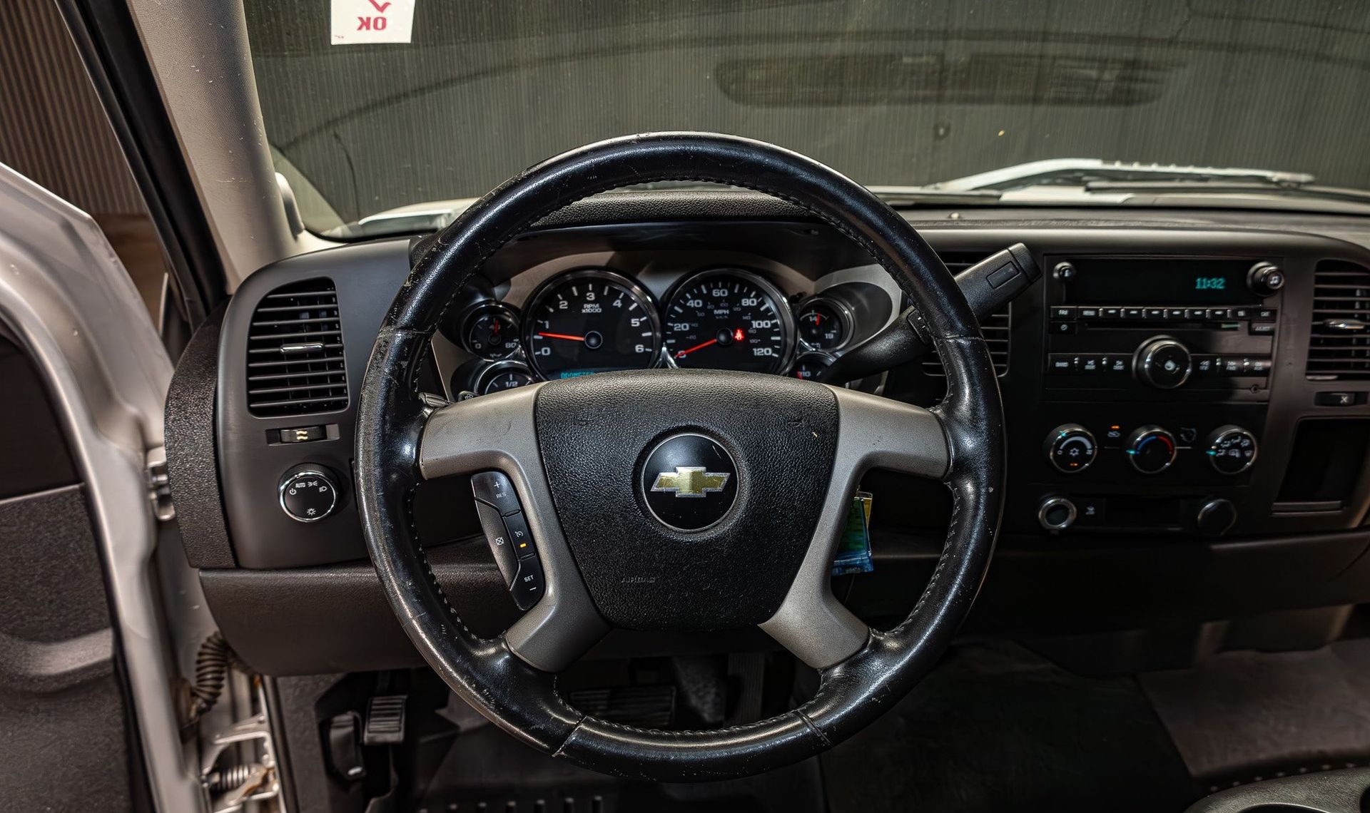 2011 Chevrolet Silverado 1500 — photo 9
