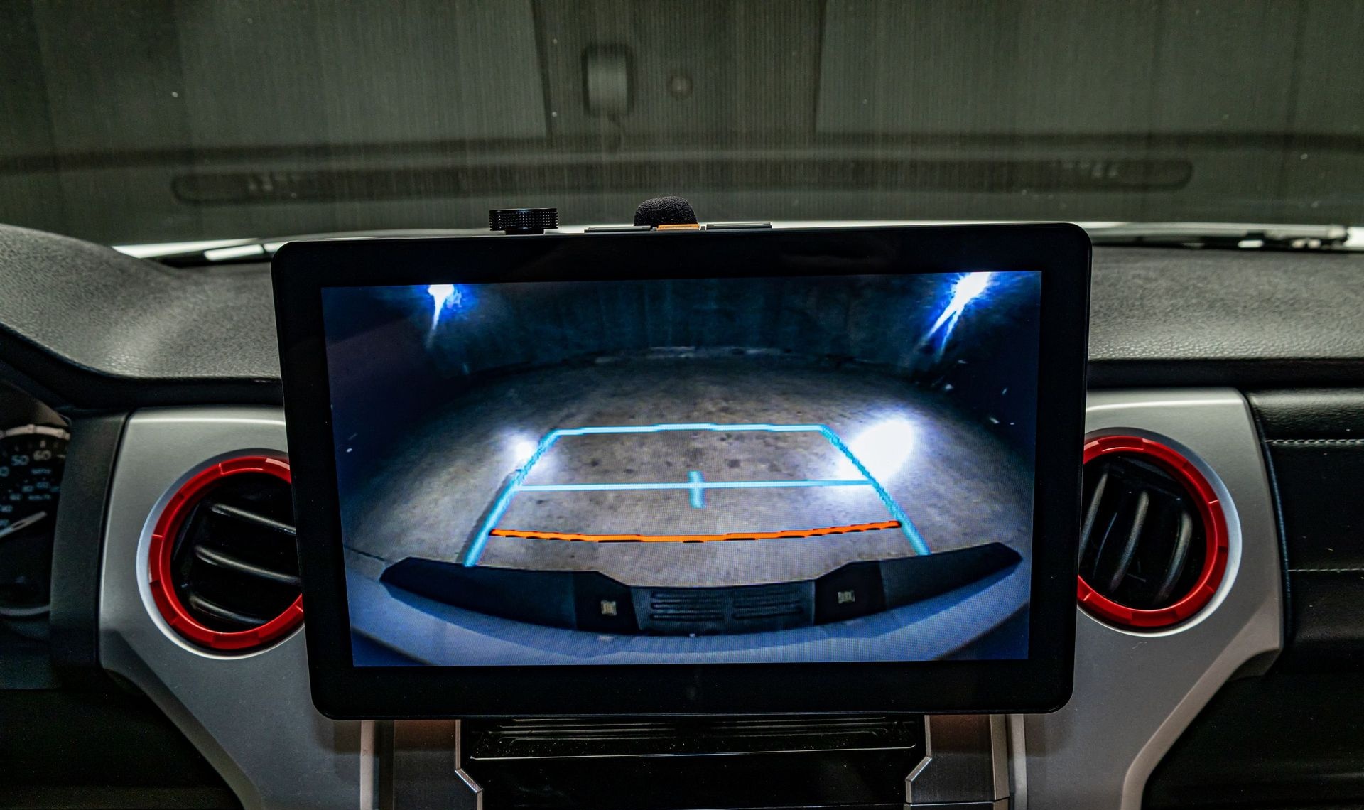 2016 Toyota Tundra — photo 14