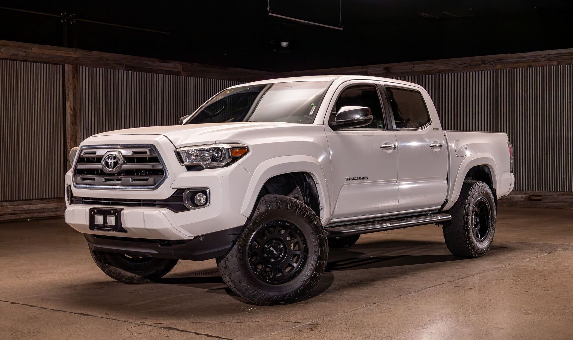 2017 Toyota Tacoma — photo 2