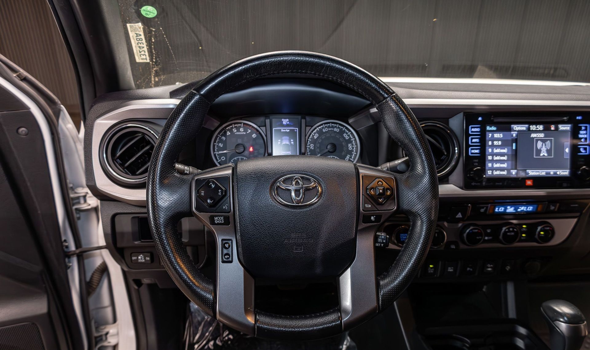 2017 Toyota Tacoma — photo 9
