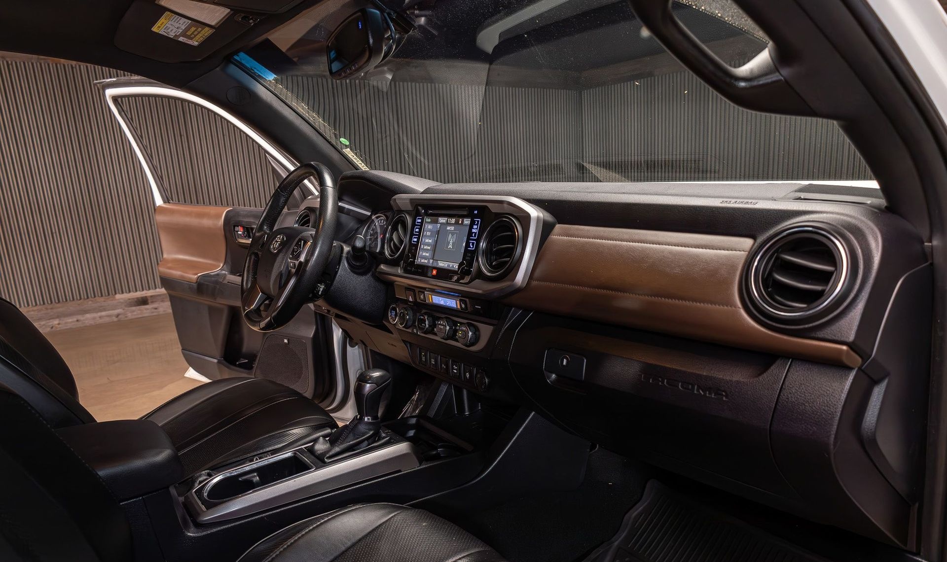 2017 Toyota Tacoma — photo 11