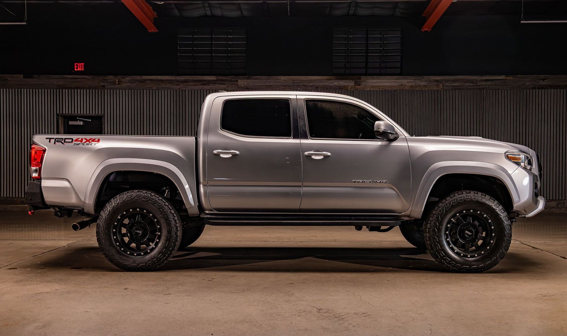2017 Toyota Tacoma — photo 6