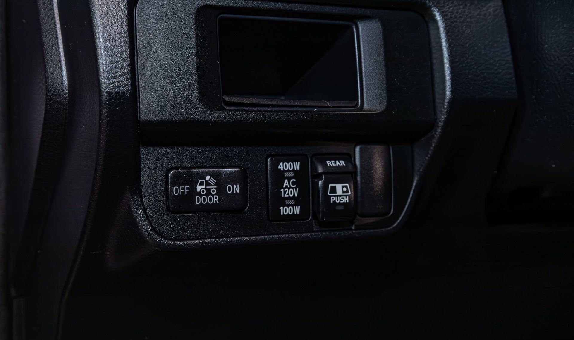2017 Toyota Tacoma — photo 12