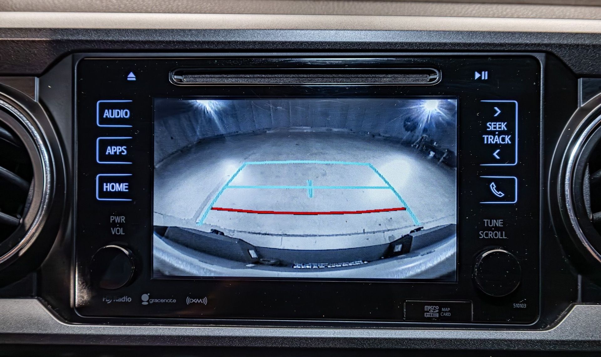 2017 Toyota Tacoma — photo 13
