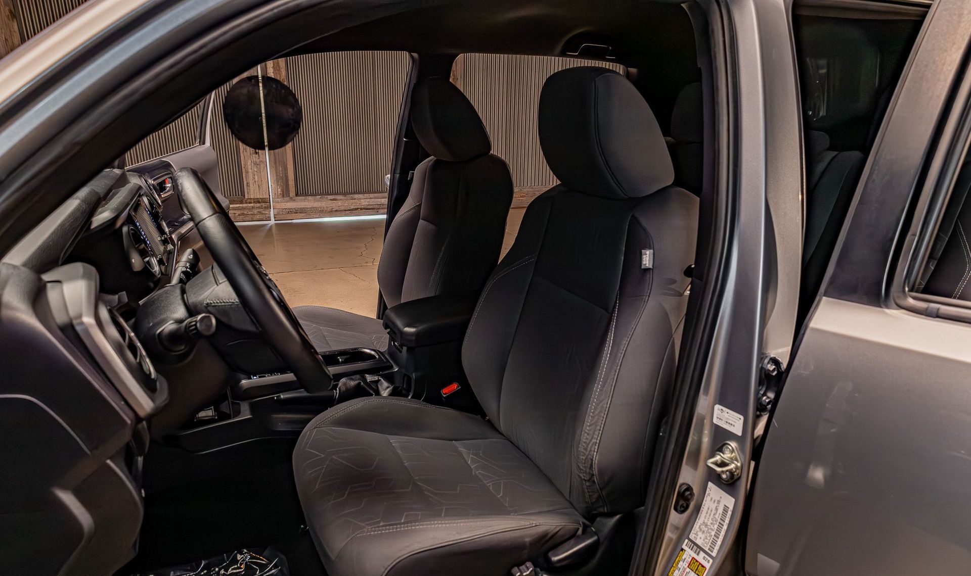 2017 Toyota Tacoma — photo 14