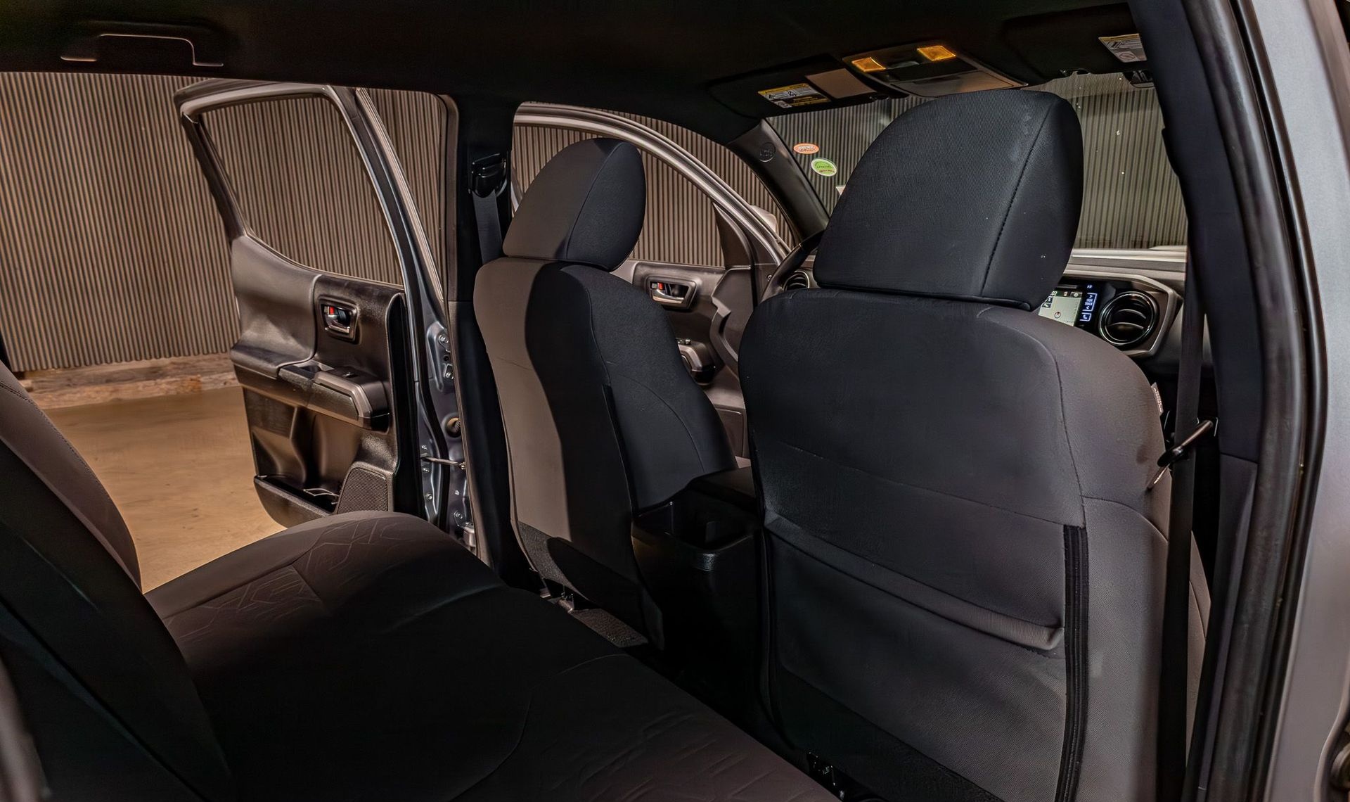 2017 Toyota Tacoma — photo 17