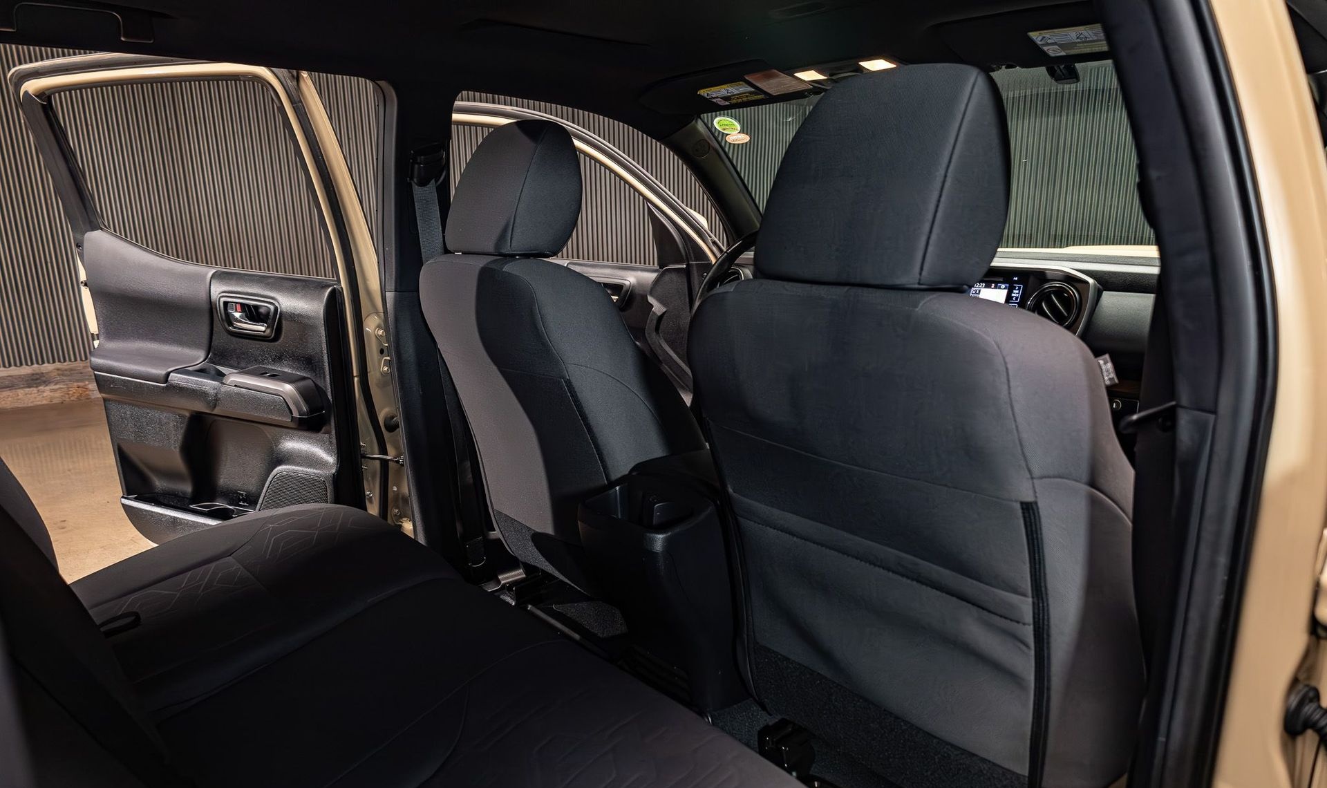 2017 Toyota Tacoma — photo 17