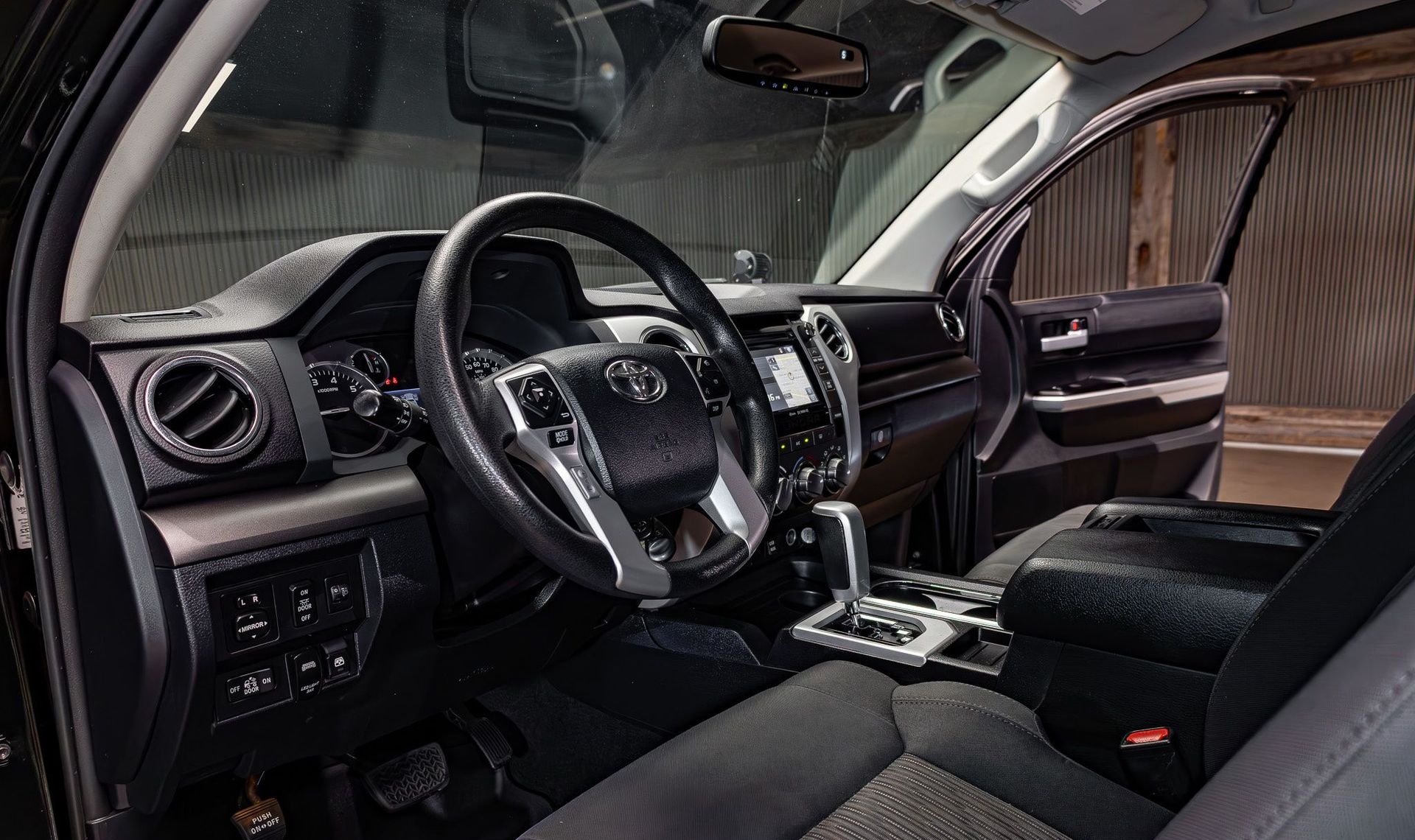 2017 Toyota Tundra — photo 8