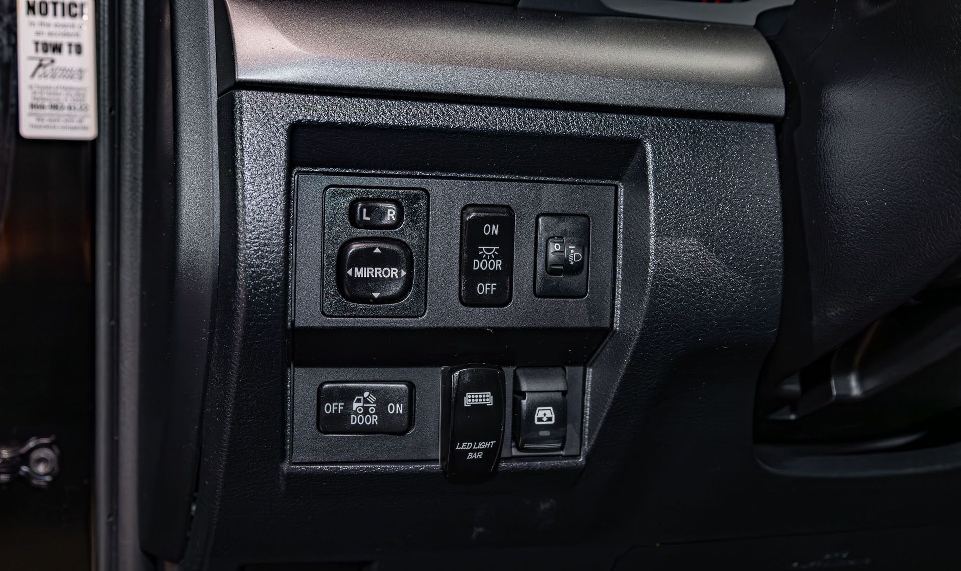 2017 Toyota Tundra — photo 12