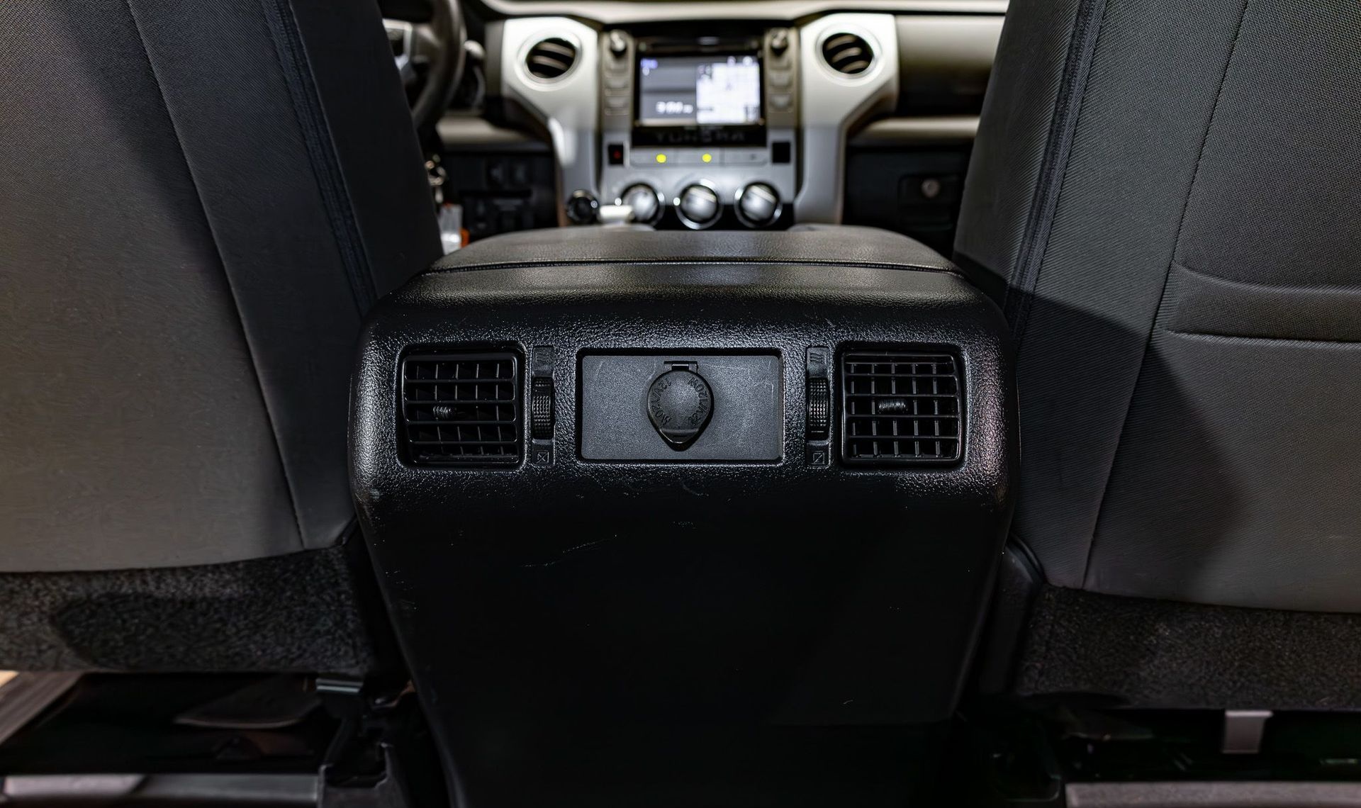 2017 Toyota Tundra — photo 17