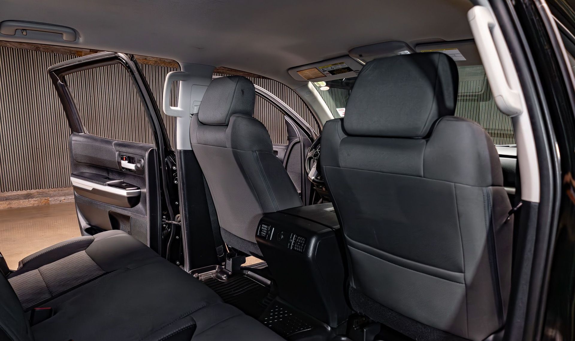 2017 Toyota Tundra — photo 19