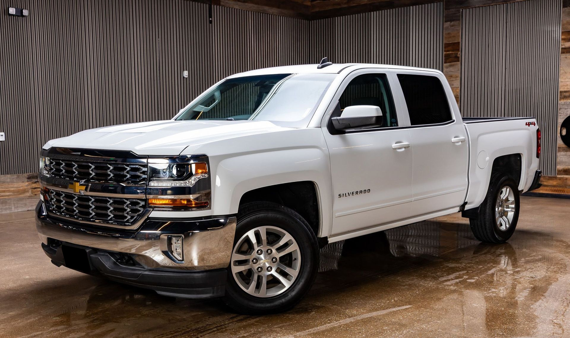 2018 Chevrolet Silverado 1500 — photo 2