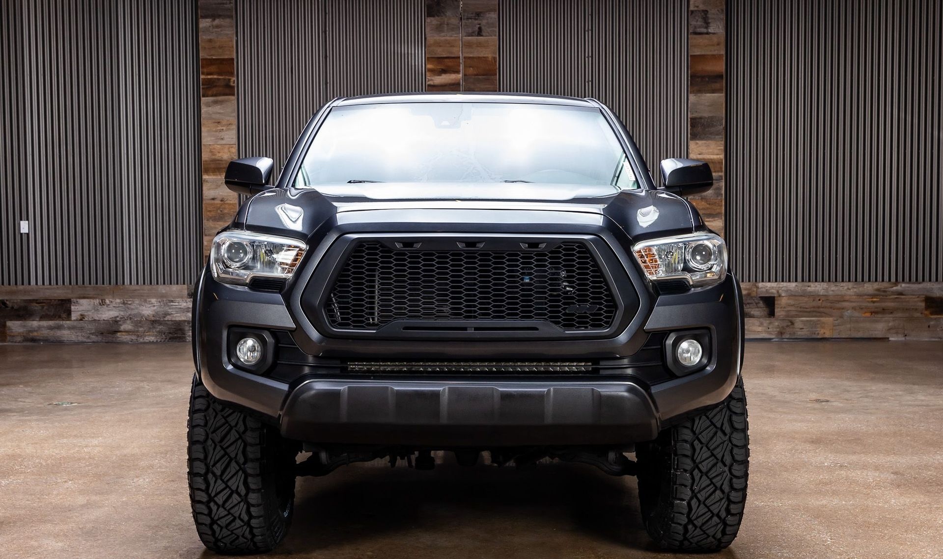2018 Toyota Tacoma — photo 1