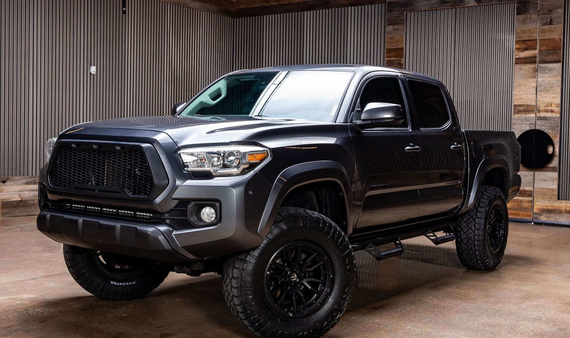 2018 Toyota Tacoma — photo 2