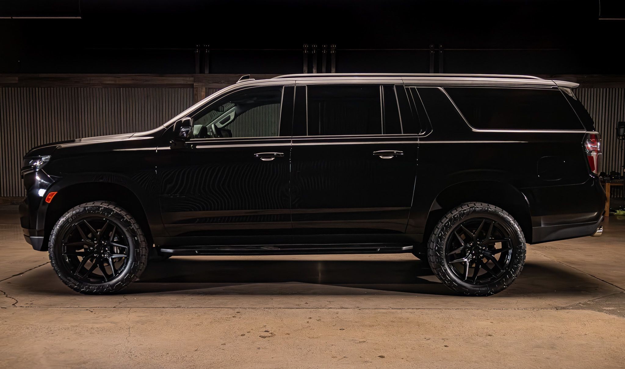 2024 Chevrolet Suburban — photo 2